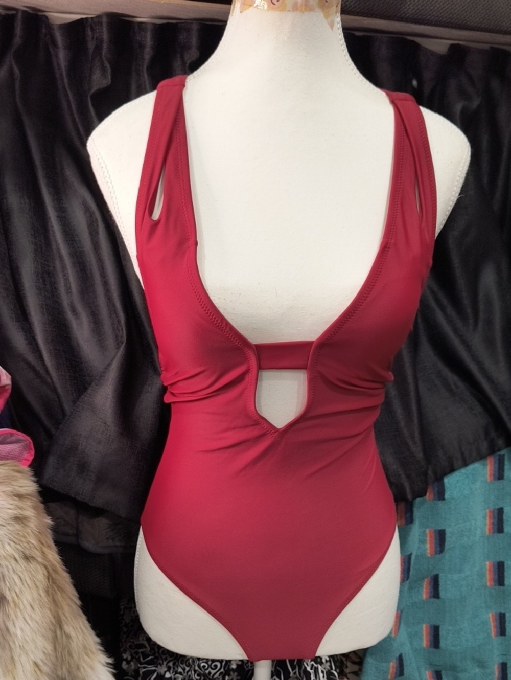 Women's Cupshe Cherry Red One-Piece Swimsuit with Front Keyhole, XS